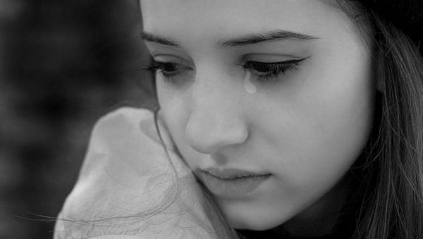 Tuyển chọn 101+ hình ảnh cô gái buồn khóc cô đơn, tuyệt vọng